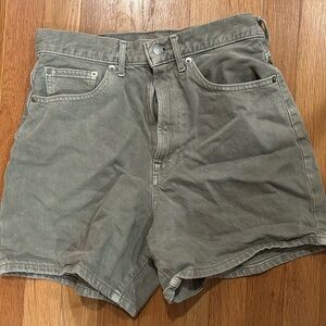 Everlane. The A-line denim short. Size 26. Green.